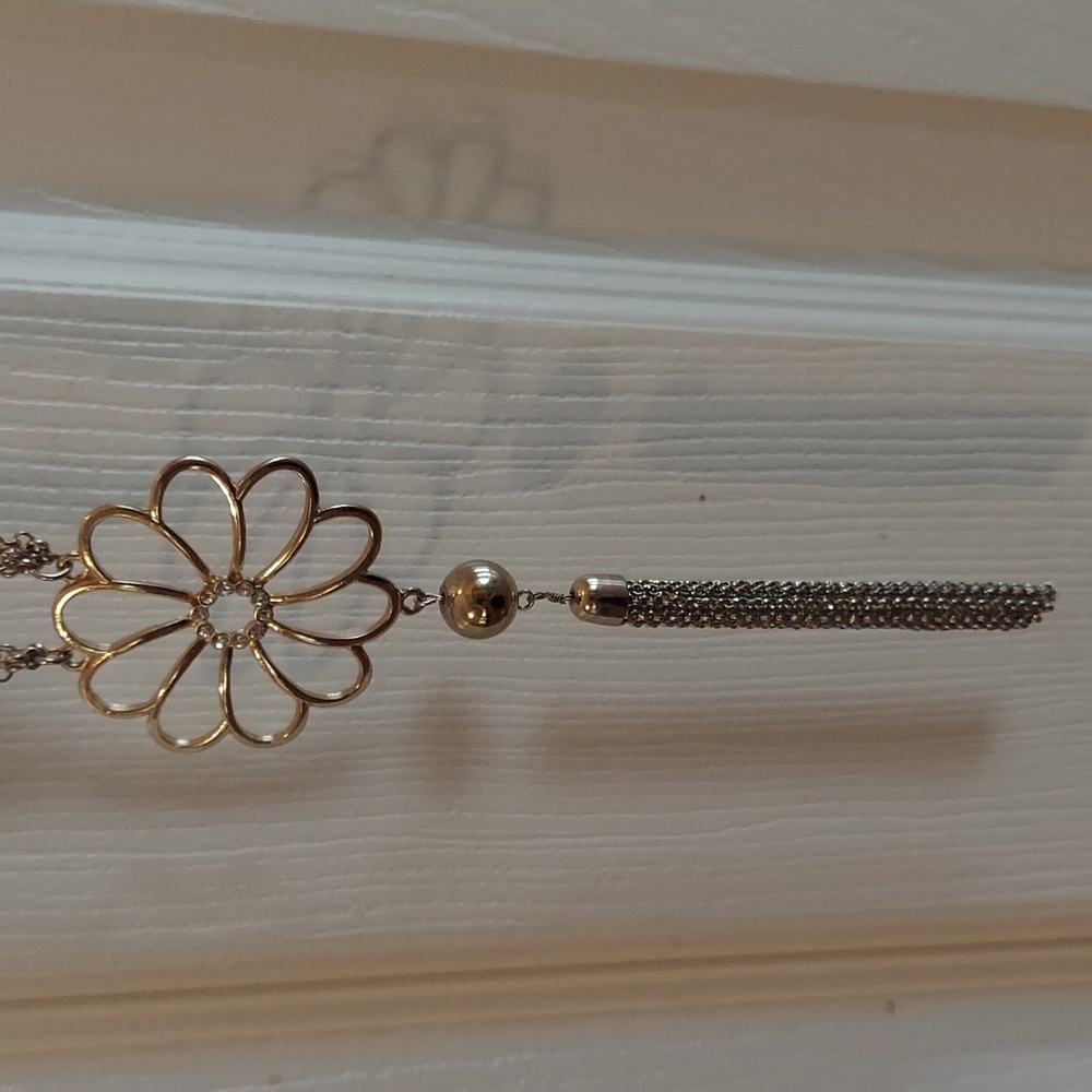 Y2K Goldtone Daisy Necklace 30"  LIKE NEW!